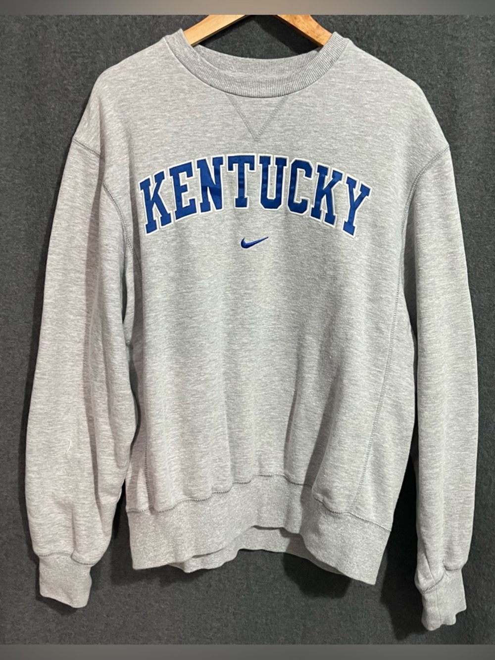 Nike Team Men’s Gray University of Kentucky Sweatshirt Medium B00118